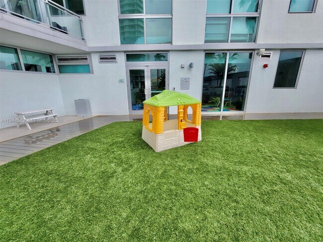 Building Photo - 92 SW 3rd St