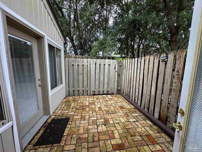 Building Photo - 4749 Huron Dr