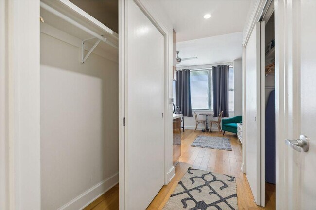 Building Photo - 925 Common St