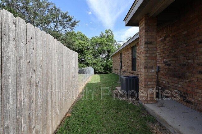 Building Photo - 1809 N W S Young Dr