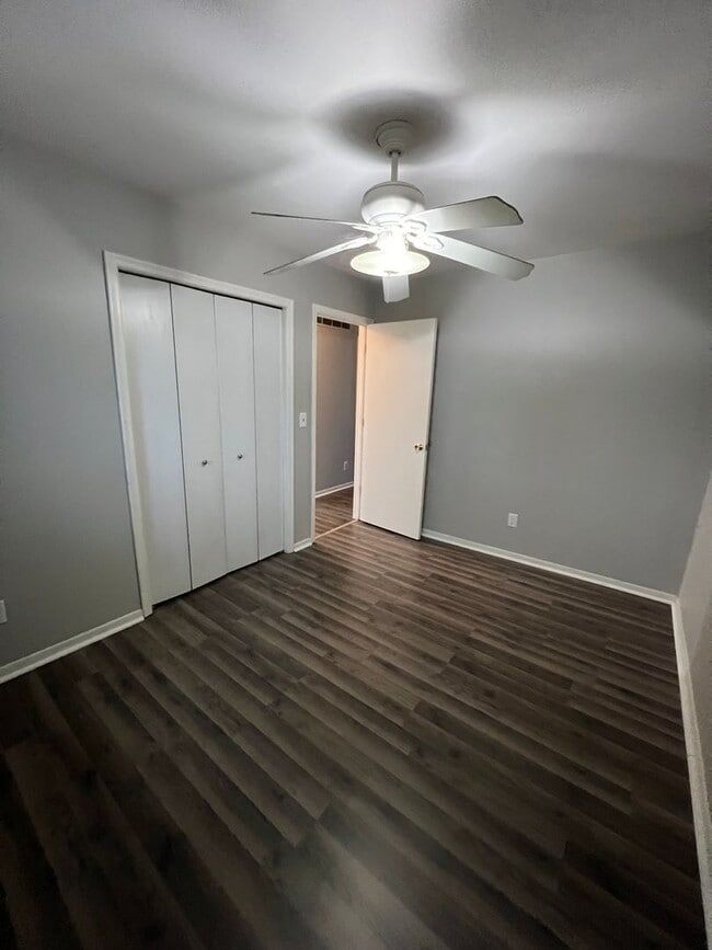 Building Photo - Beautiful 3 bedroom 1 bathroom Home (Section 8 Aproved)