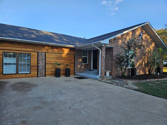 Primary Photo - 211 Francis Dr