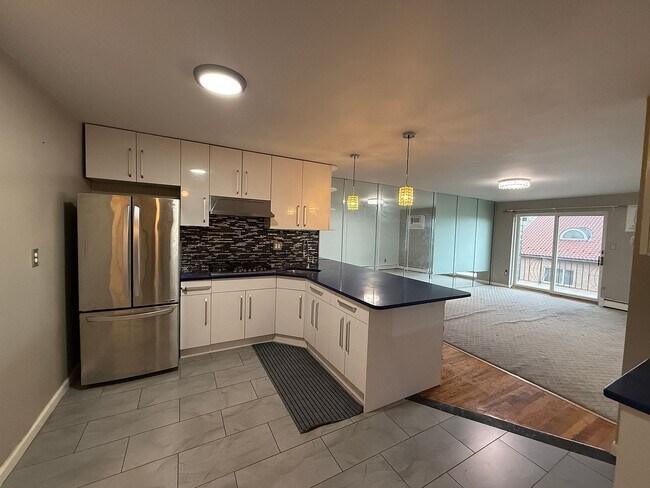 Building Photo - 1310 84th St