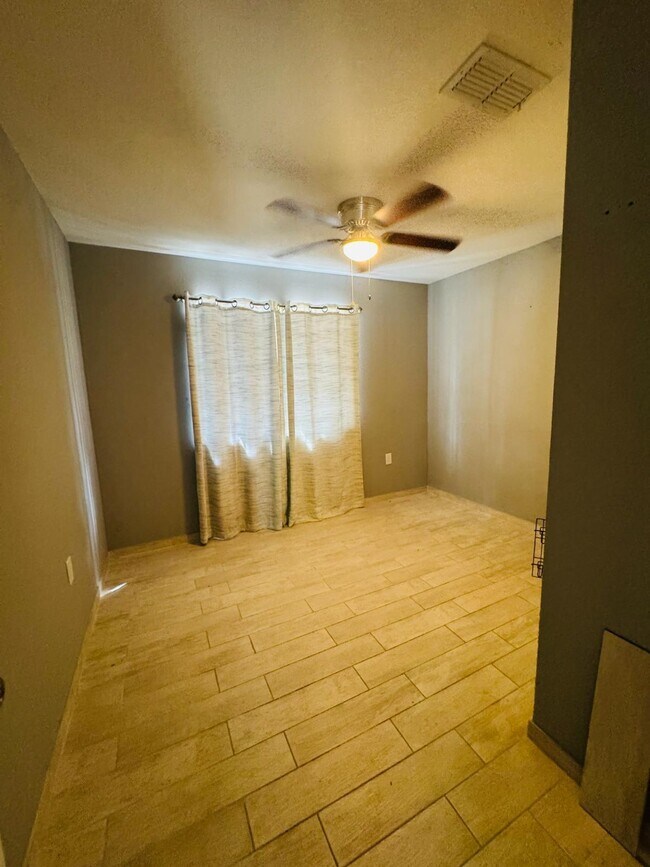 Building Photo - 112 Mirasol Dr