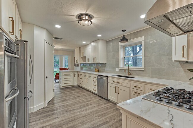 Building Photo - 6214 Fawnwood Dr