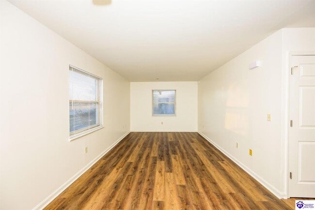 Building Photo - 113 College Street Rd