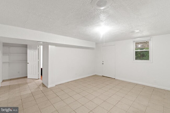 Building Photo - 45629 Frank Hayden Ln