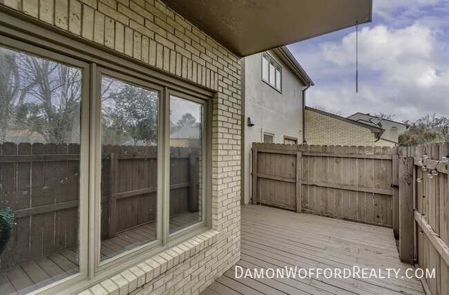 Building Photo - 34 Park Crest Pl