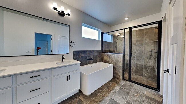 Building Photo - Luxury Modern 3 Bedroom 2.5 Bathroom Home with a Bonus Room in Deer Creek Schools (Neighborhood P...
