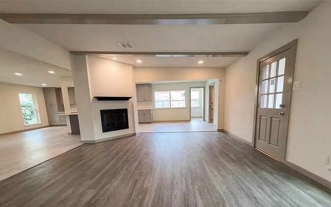 Building Photo - 10730 Sugar Hill Dr