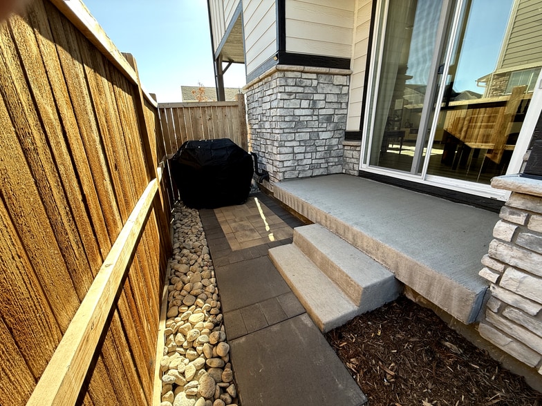 Building Photo - 752 N Shawnee St