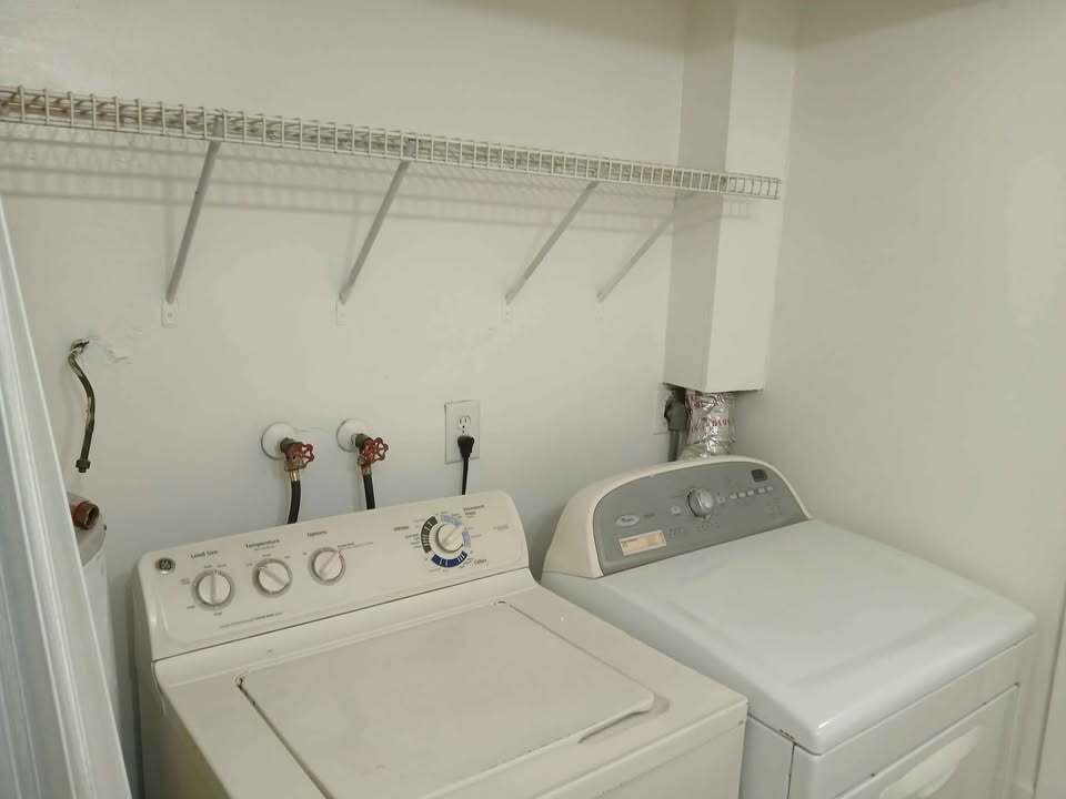 Laundry room - 9021 W Highland Pines Dr