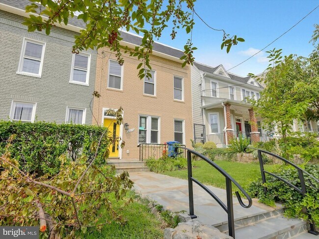 Building Photo - 4210 4th St NW