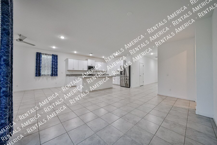 Building Photo - 1578 S 224th Ln