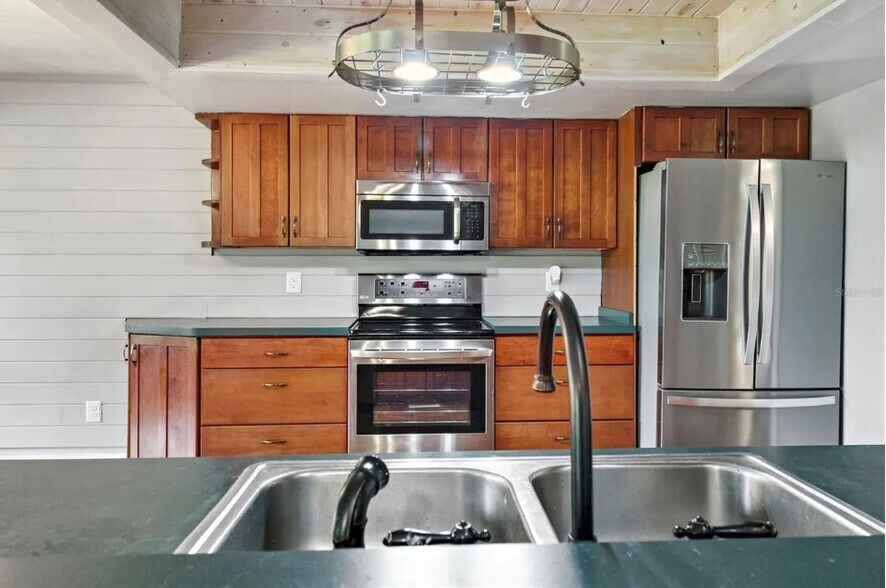 Building Photo - 490 Burnt Tree Ln