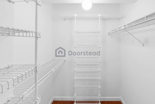 Building Photo - 4172 Inverrary Dr