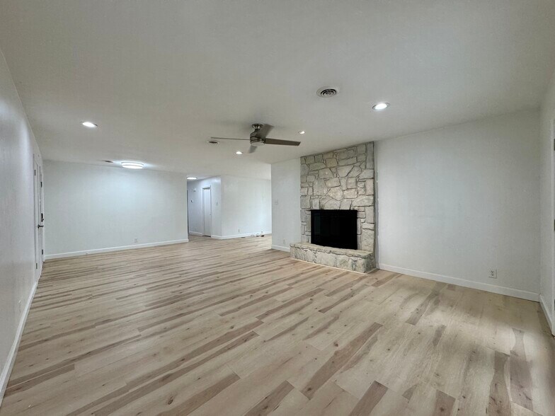 Building Photo - 1316 Graycreek Ln