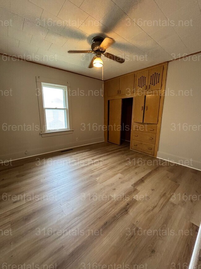 Building Photo - Two bedroom one bath house available now