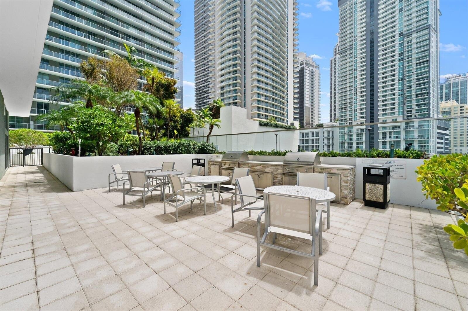 Building Photo - 1111 SW 1st Ave