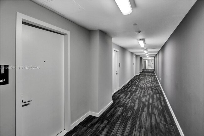 Building Photo - 851 NE 1st Ave