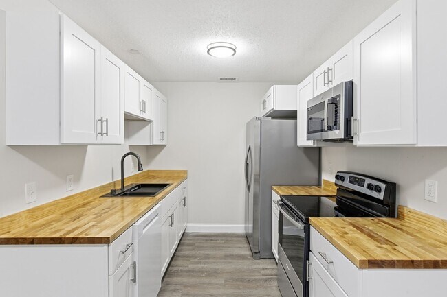 Building Photo - 6008 Champion Rd