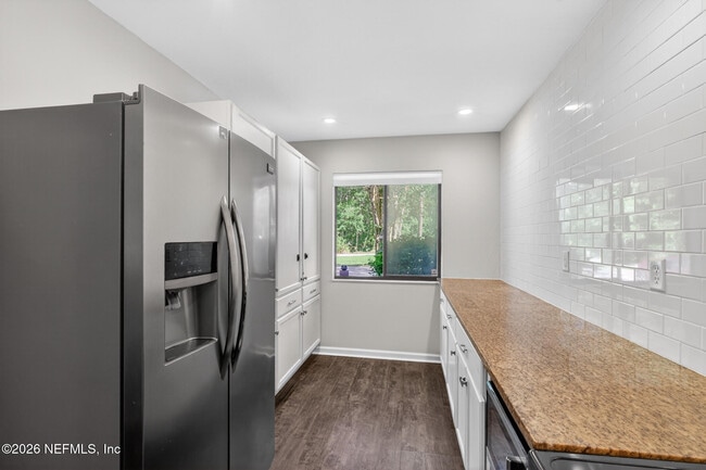 Building Photo - 7701 Baymeadows Cir W