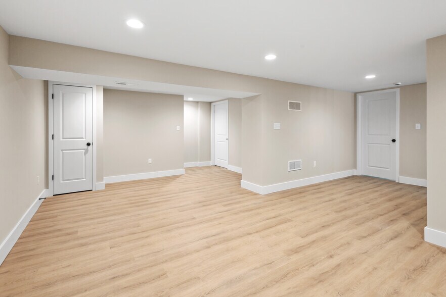 Building Photo - 2628 Linden Pl