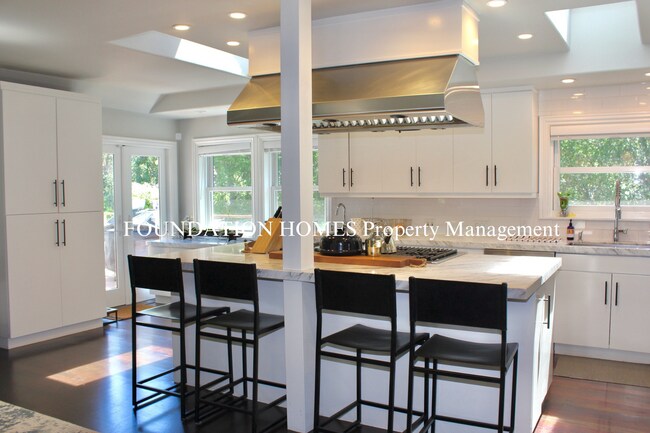 Building Photo - VIDEO - Prime Ross Residence- 4BD/3BA - La...
