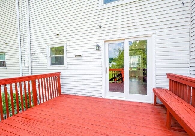 Building Photo - Amazing 3 BR/1.5 BA Townhome in Landover!