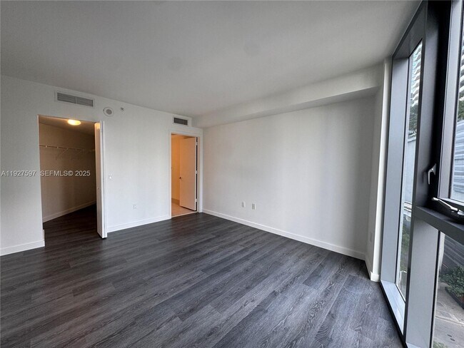 Building Photo - 31 SE 6th St