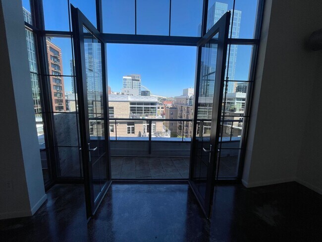 Building Photo - Sleek and Sophisticated: Upscale 1-Bdrm/2b...