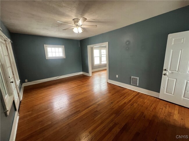 Building Photo - 526 Boyden St