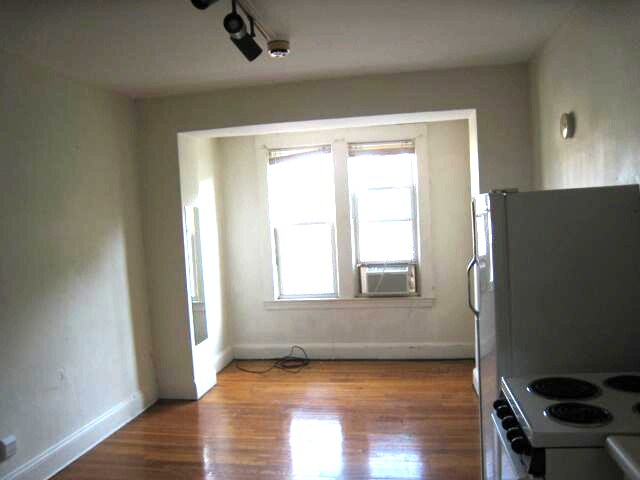 Building Photo - 70 Strathmore Rd