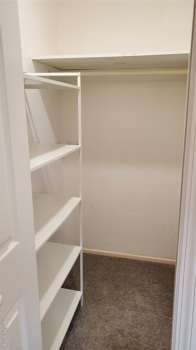 Building Photo - 460 Old Town Rd