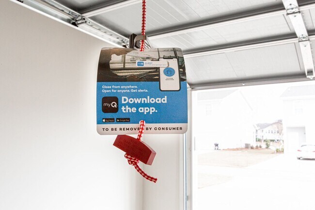 Building Photo - 715 W Vincent Dr