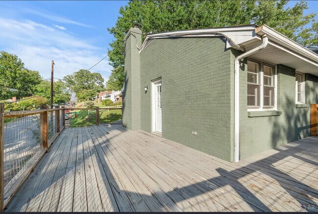 Building Photo - 3 bed 1 bath home in Sandusky area.