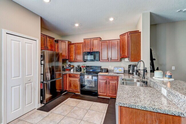 Building Photo - 12910 Utopia Gdns Wy