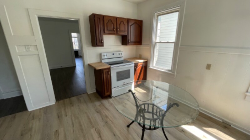 Building Photo - 2404 Charcot St