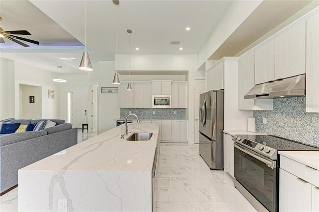 Building Photo - 7161 Manasota Key Rd