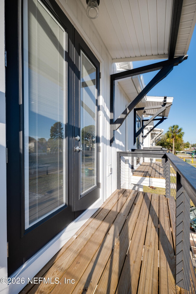 Building Photo - 817 7th Ave N