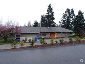 Building Photo - Charming 3 Bedroom Harbor View Home