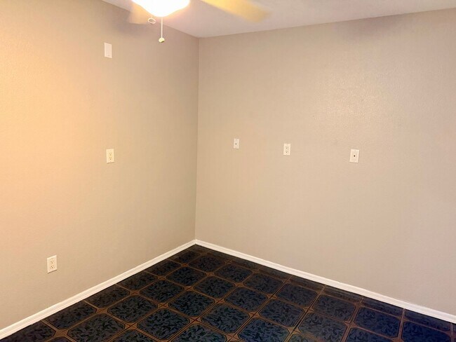 Building Photo - Large San Luis home on a Corner lot with 3 bedrooms plus added Den/Office Room