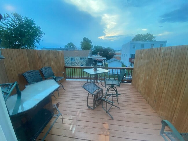 Building Photo - Beautiful 4 Bed, 3 Bath Ready For Rent!