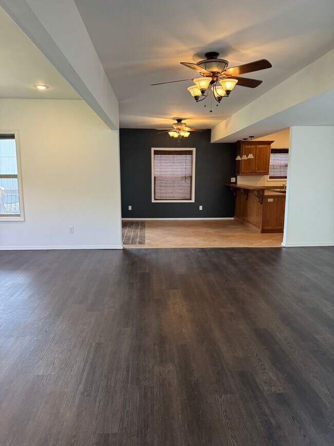 Building Photo - 5 Bedroom | 3 Bathroom | 3 Car Garage | Wa...