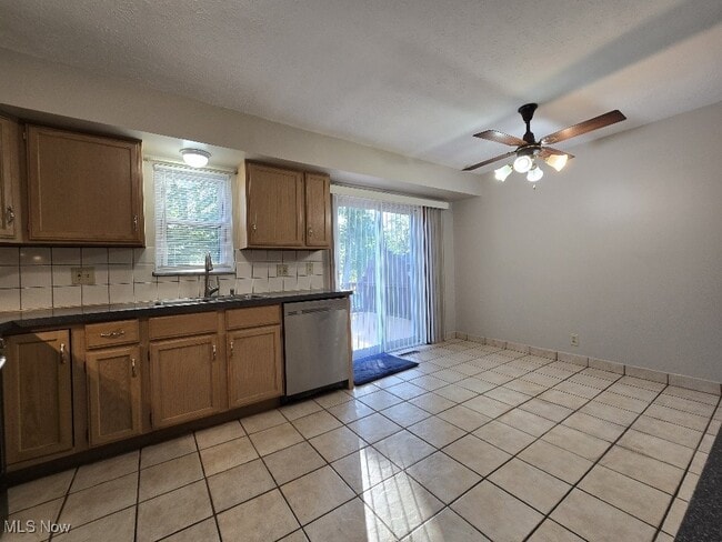 Building Photo - 24387 Lebern Dr