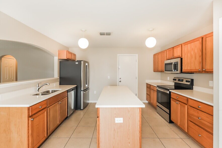 Building Photo - 11427 Ivy Flower Loop