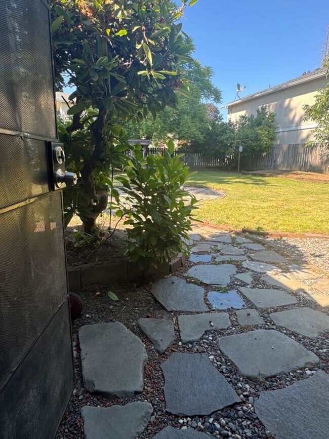 Building Photo - Charming 1920's Home with Large Backyard