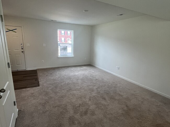 Building Photo - 164 Scotch Pine Dr