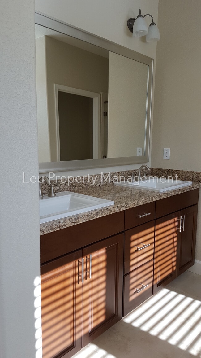 Building Photo - 5074 Sycamore Canyon Dr