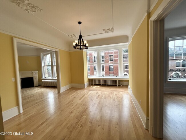 Building Photo - 355 State St